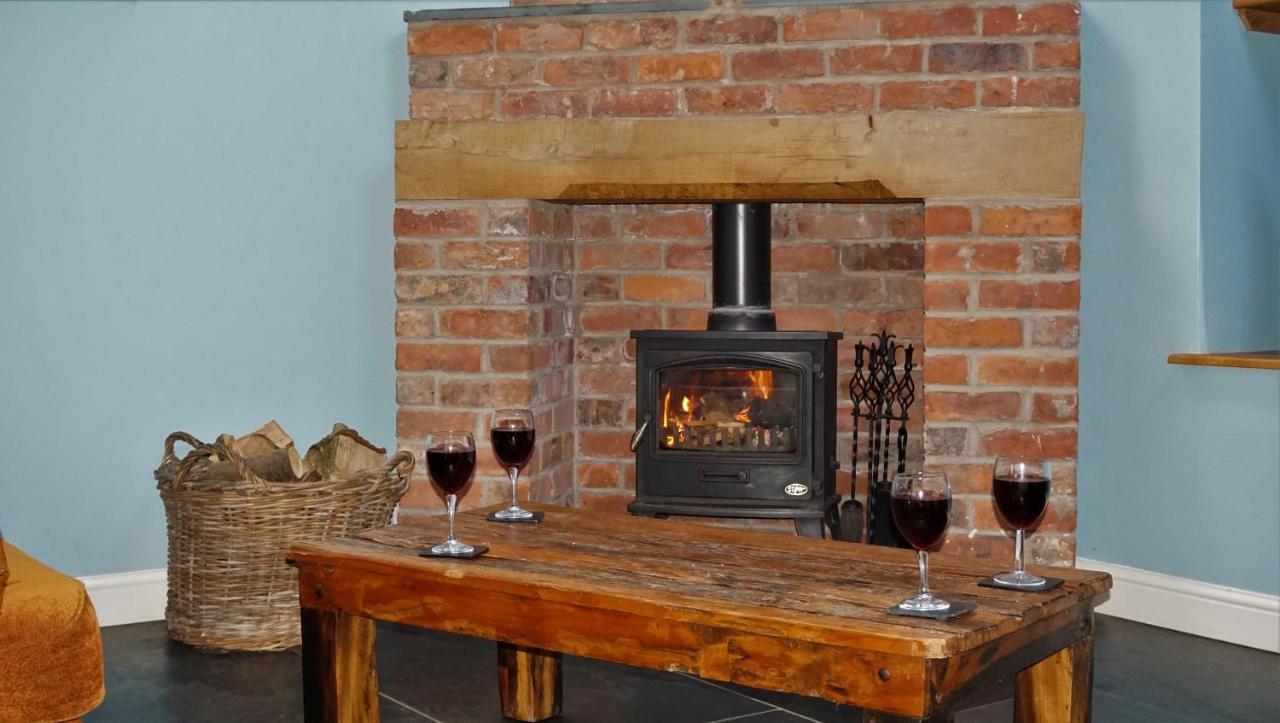 Sheep Dip Cottage - 5* Cyfie Farm, With Log Burner And Private Hot Tub Llanfyllin ภายนอก รูปภาพ